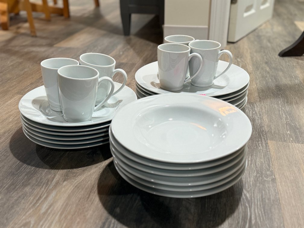 Pottery Barn dish set