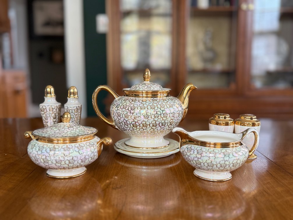 Eggshell Nautilis MCM tea set 