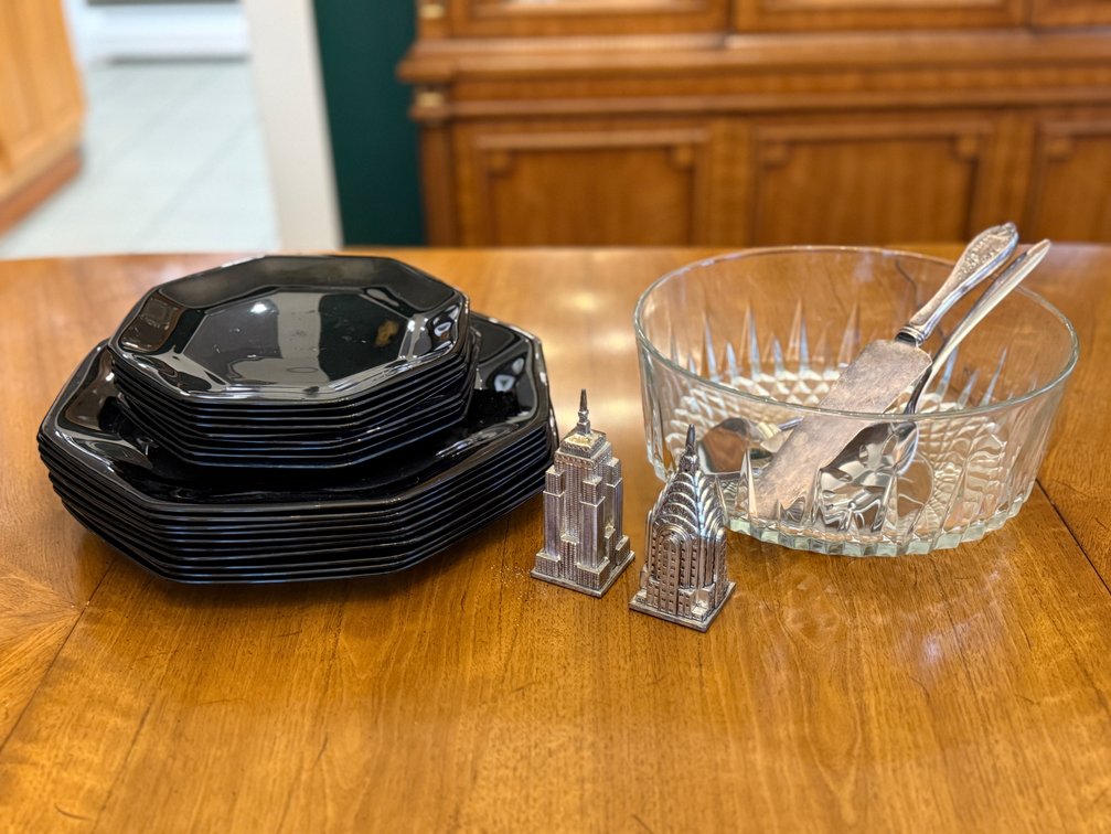 MCM French glass & skyscraper S/P shakers