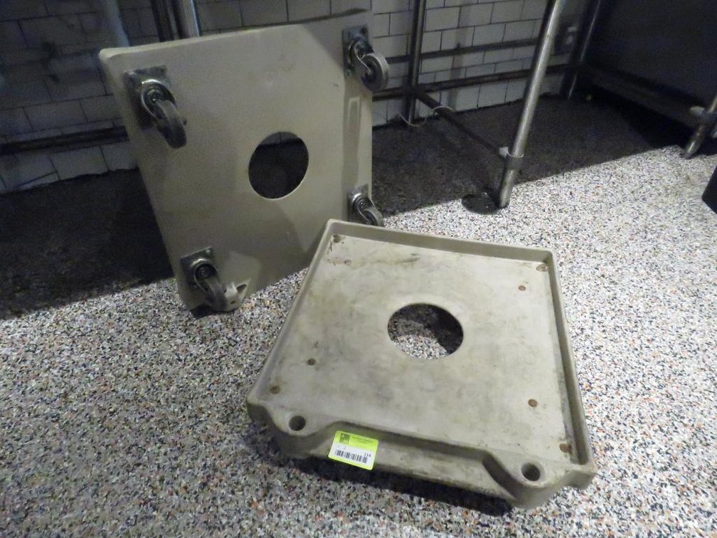 2 Polyware Washing Carts, 21"x22.5"