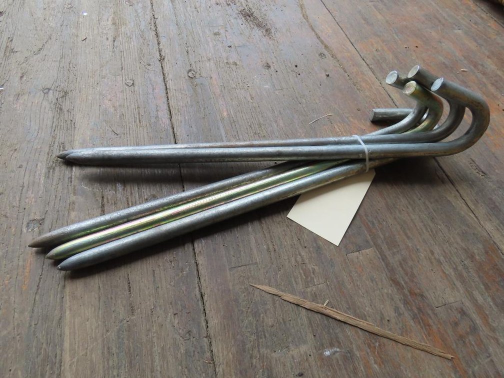 5 Metal Stakes, 17.5"