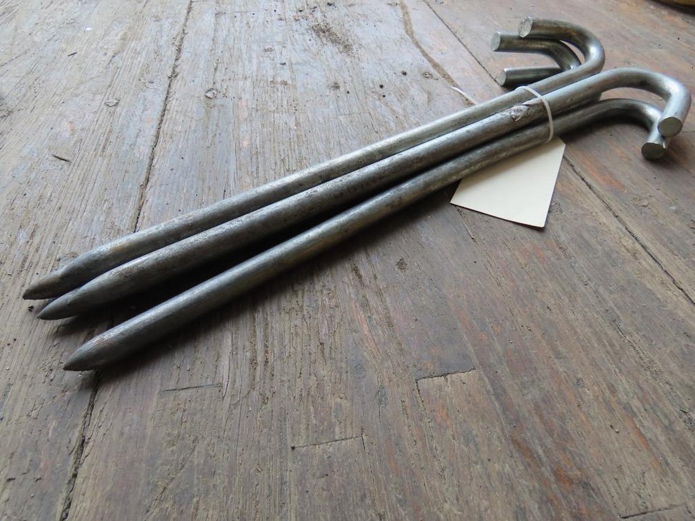 5 Metal Stakes, 17.5"