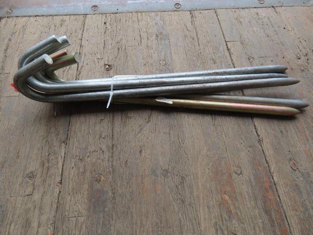 5 Metal Stakes, 17.5"