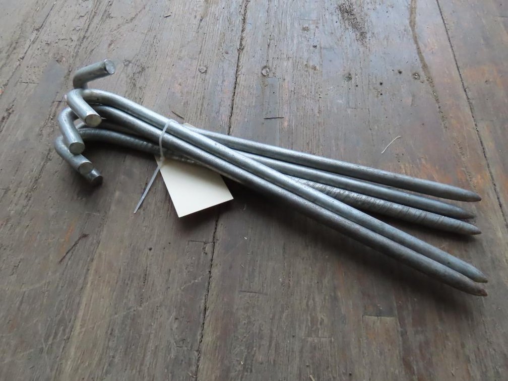 5 Metal Stakes, 17.5"