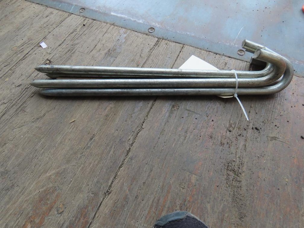5 Metal Stakes, 18"