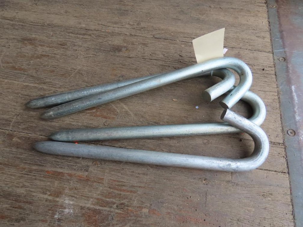 4 Metal Stakes, 18"