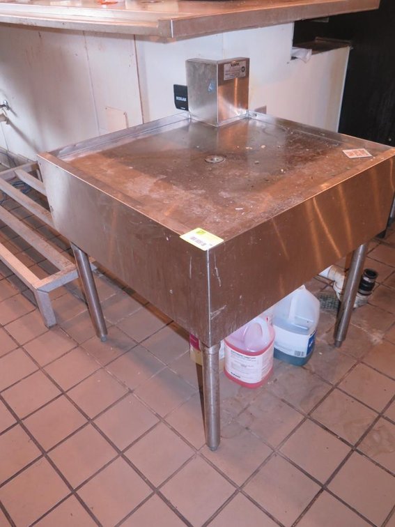 Krowne SS Underbar Corner Drain Board, 28"x28"