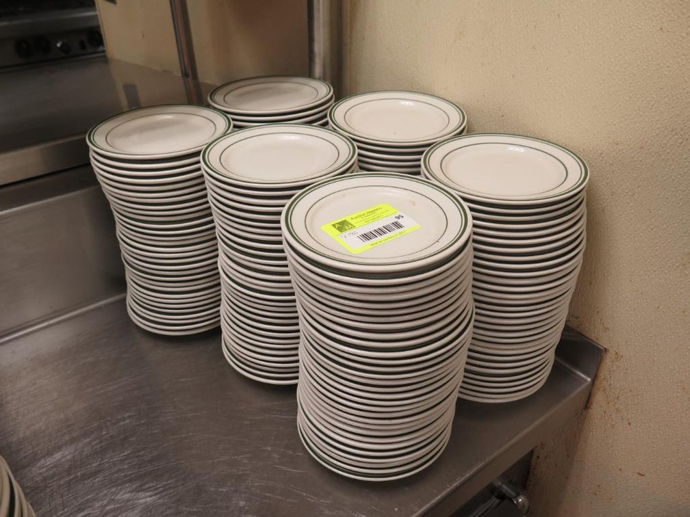 Approx. 180 Tuxton 6.25" Plates