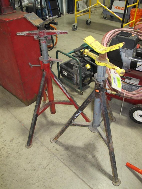 2 Ridgid V Head Pipe Stands