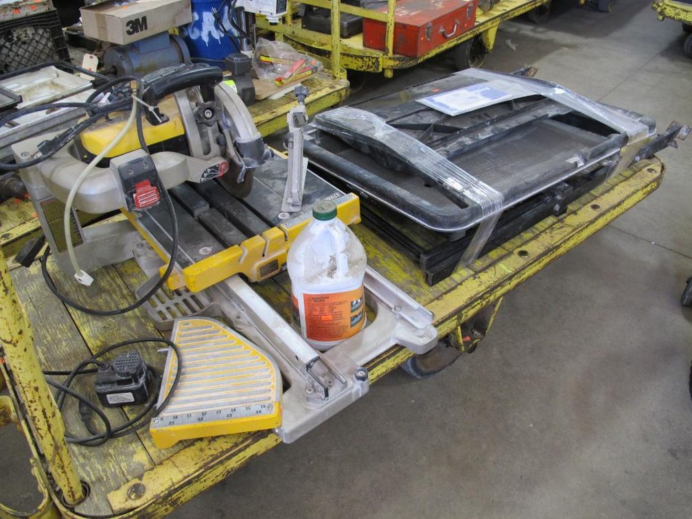 Dewalt D24000 16" Heavy Duty Wet Tile Saw, 120V
