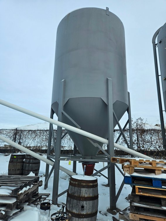Storage Silo with WEG Auger System, 25,000 Lb. Rated Storage Capacity