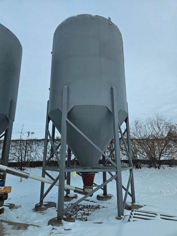 Storage Silo with WEG Auger System, 25,000 Lb. Rated Storage Capacity