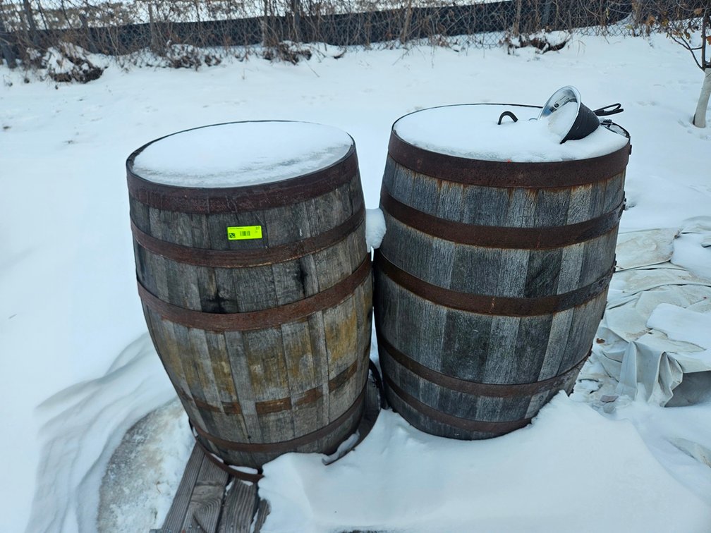 2 Oak Barrels