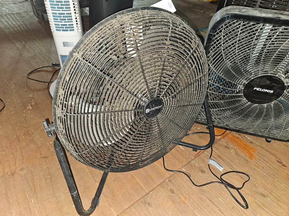 2 Assorted Fans