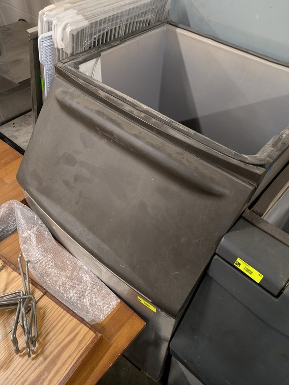 Manitowoc Model B570 Ice Bin
