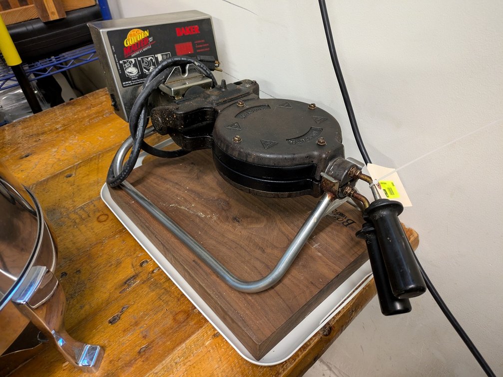 Baker Golden Malted Waffle Maker