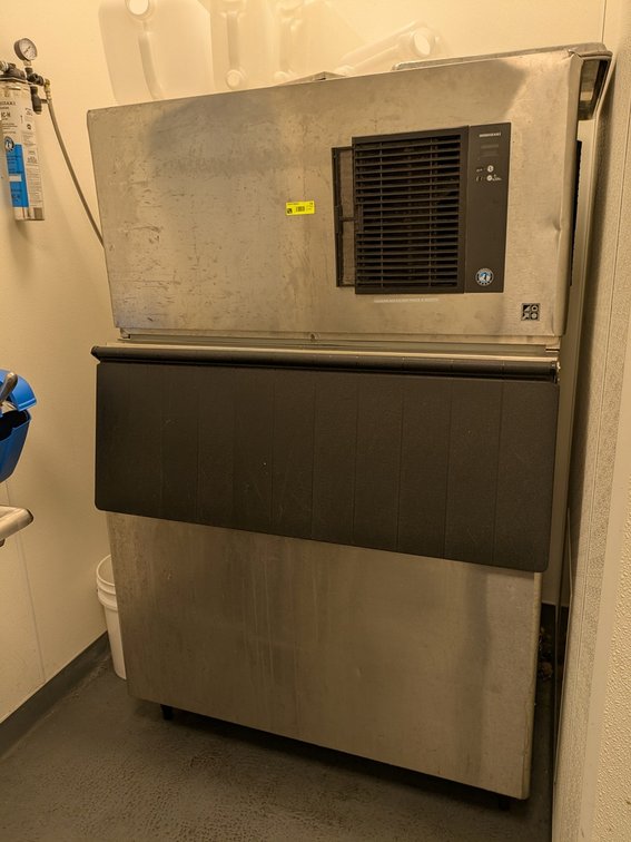 Hoshizaki Ice Machine with Bin, Model IM500SAA with Scoop and Ice Totes