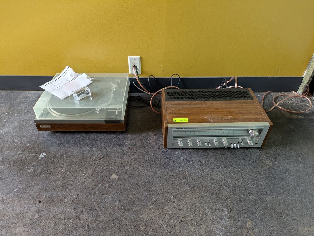 Pioneer SX-250 Stereo Receiver, Pioneer P2-115D Turntable, 2 Pioneer Speakers