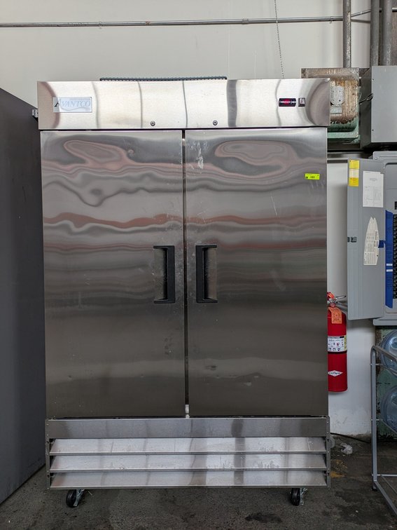 Avantco 2 Door Refrigerator on Wheels, Model 178A49RHC, 53"x32"x83"