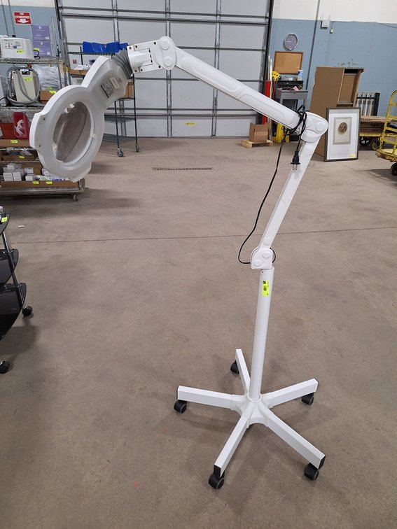 Silver Fox Magnifying Lamp on Wheels, Model 1006, 100-240V