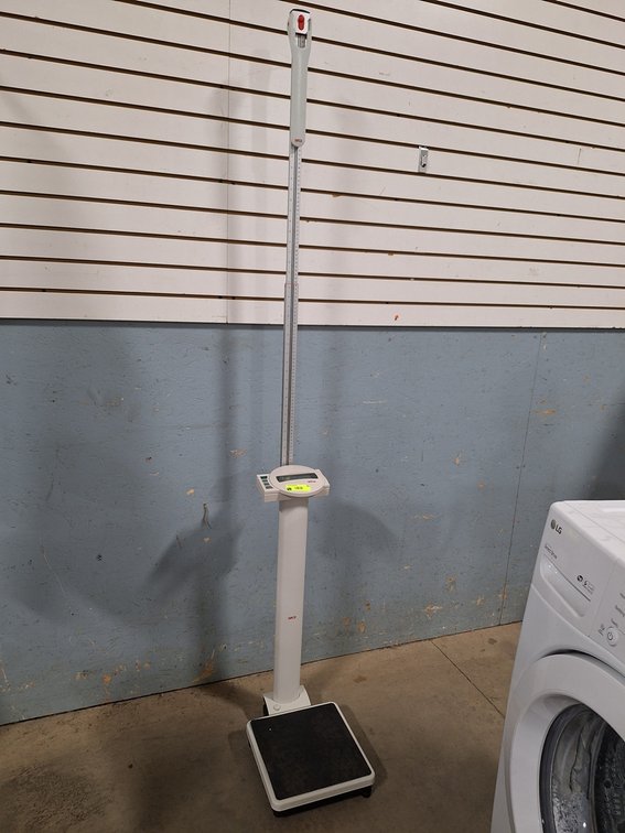 Seca Digital Scale/Height Measurement, Scale Up to 450 Lbs., Ref. #76913R1998, Serial 1000006066997