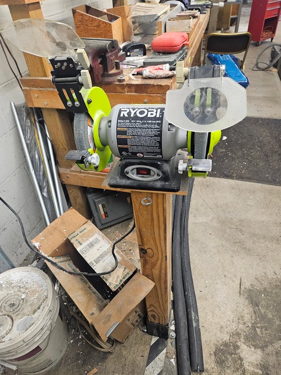 Ryobi BG612G Grinder on Stand, 120V