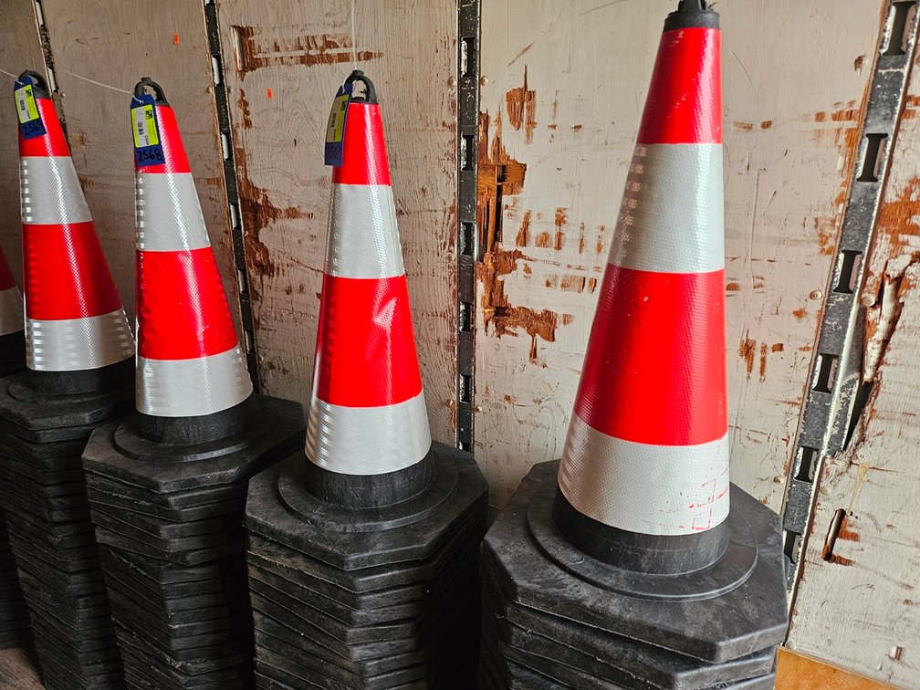 25 Safety Traffic Cones