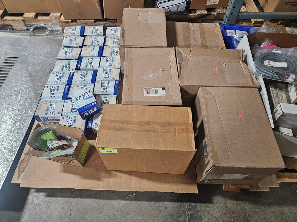Pallet Assorted, Sporlan Thermostatic Expansion Valves, Copper Lugs, Roller Trays, More