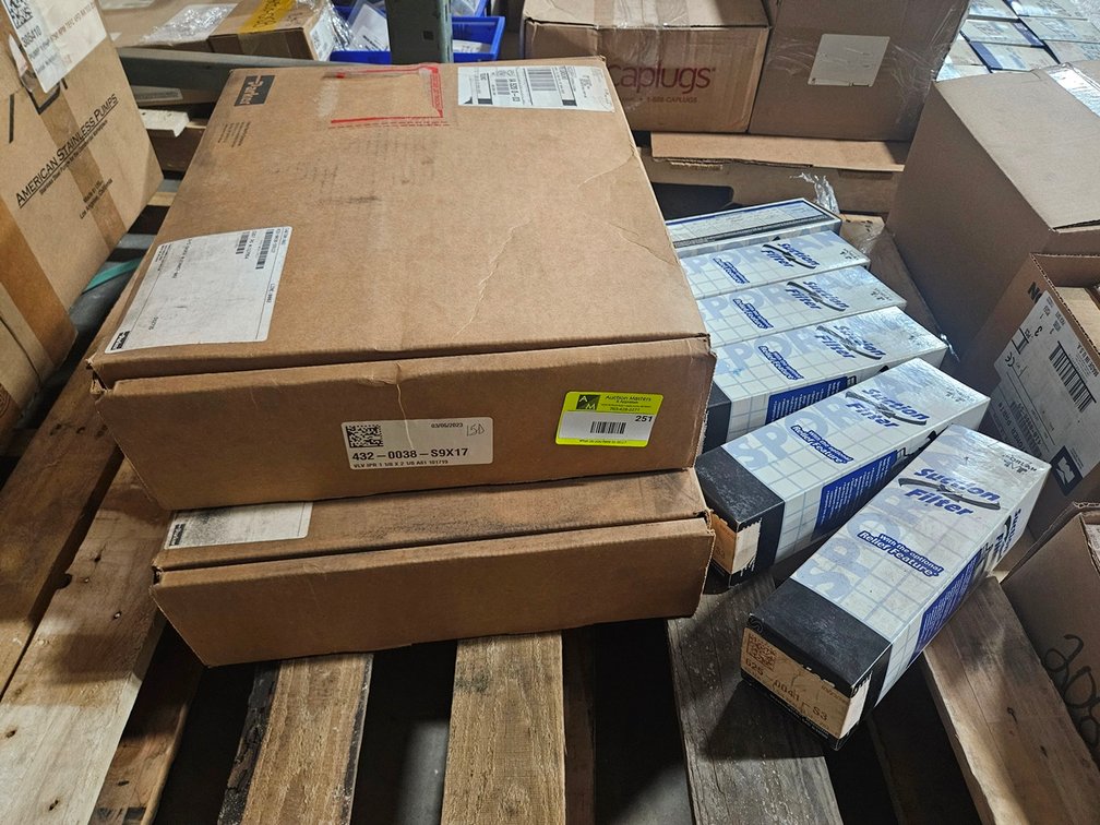 Pallet Assorted, Sporlan Suction Filter, Parker Inlet Pressure Regulator