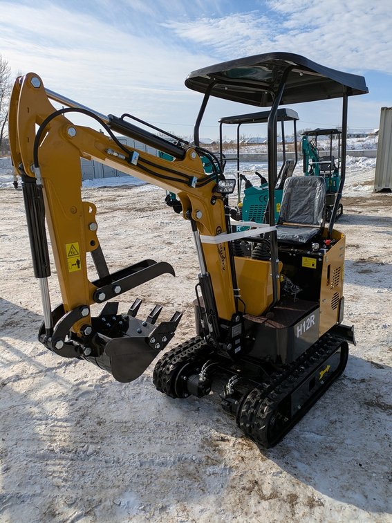 2025 CFG Mini Excavator, Model H12R, Unused