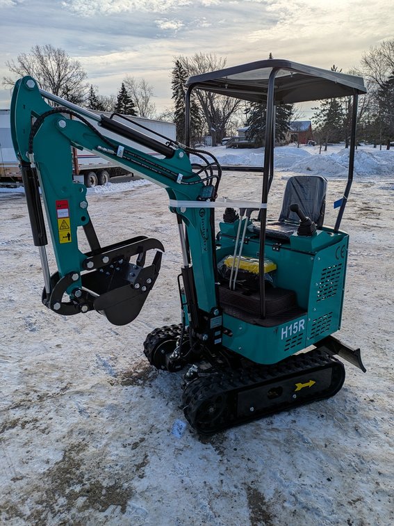 2025 CFG Mini Excavator, Model H15R, Unused