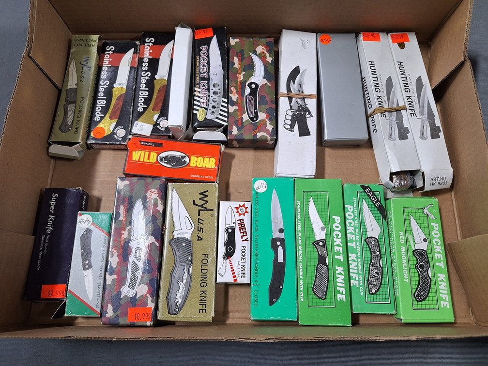 20 Assorted Folding Knives, 1.5" to 3.5" Blades