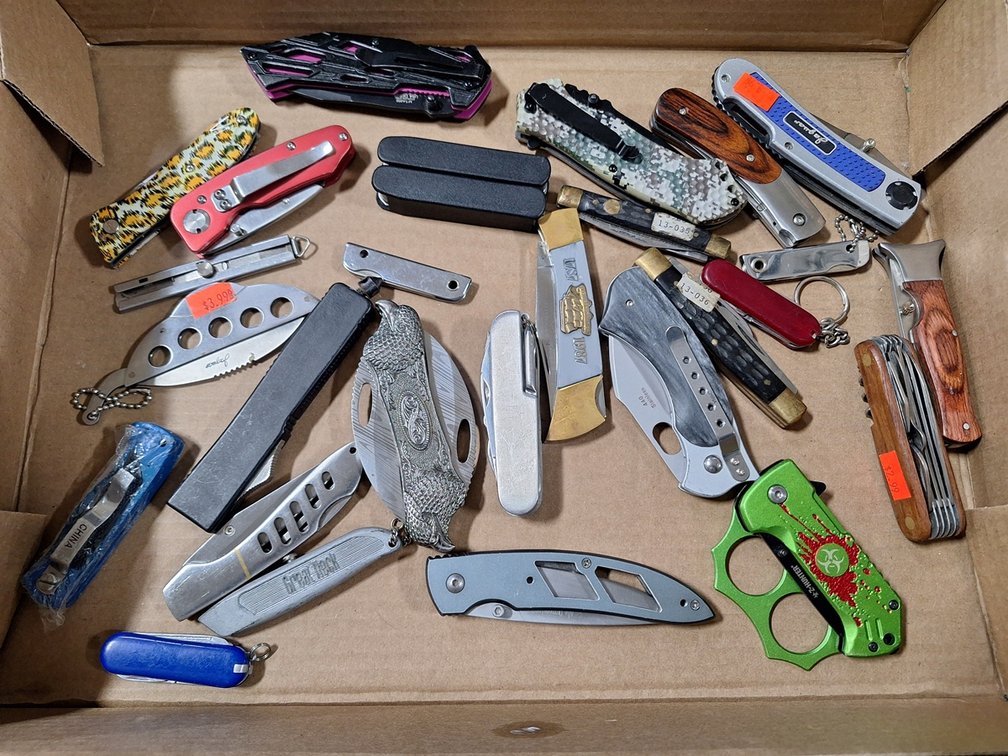 25 Assorted Pocket Knives, 2" to 3" Blades