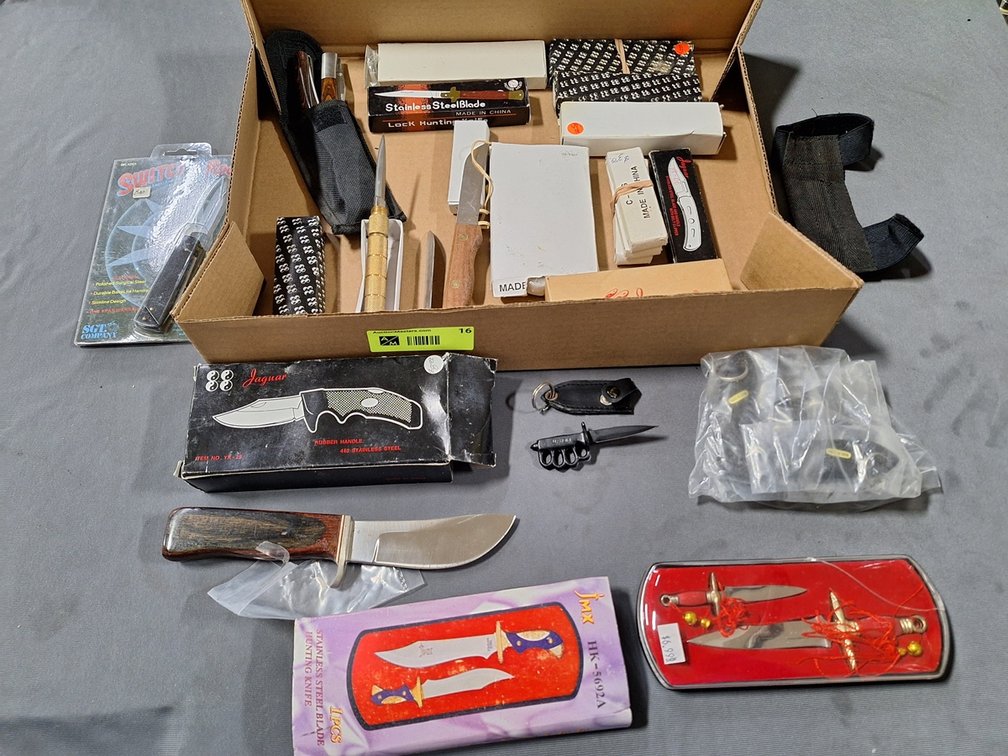 Approx. 25 Assorted Knives, 1.5" to 3.5" Blades