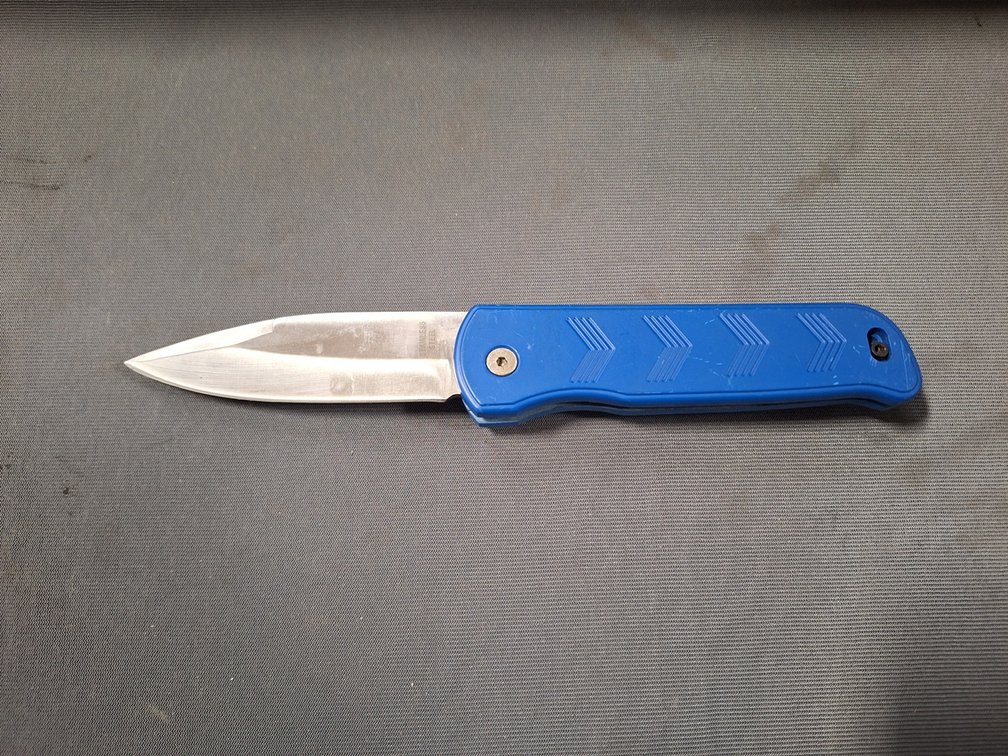 15 Folding Knives, 3.5" Blades