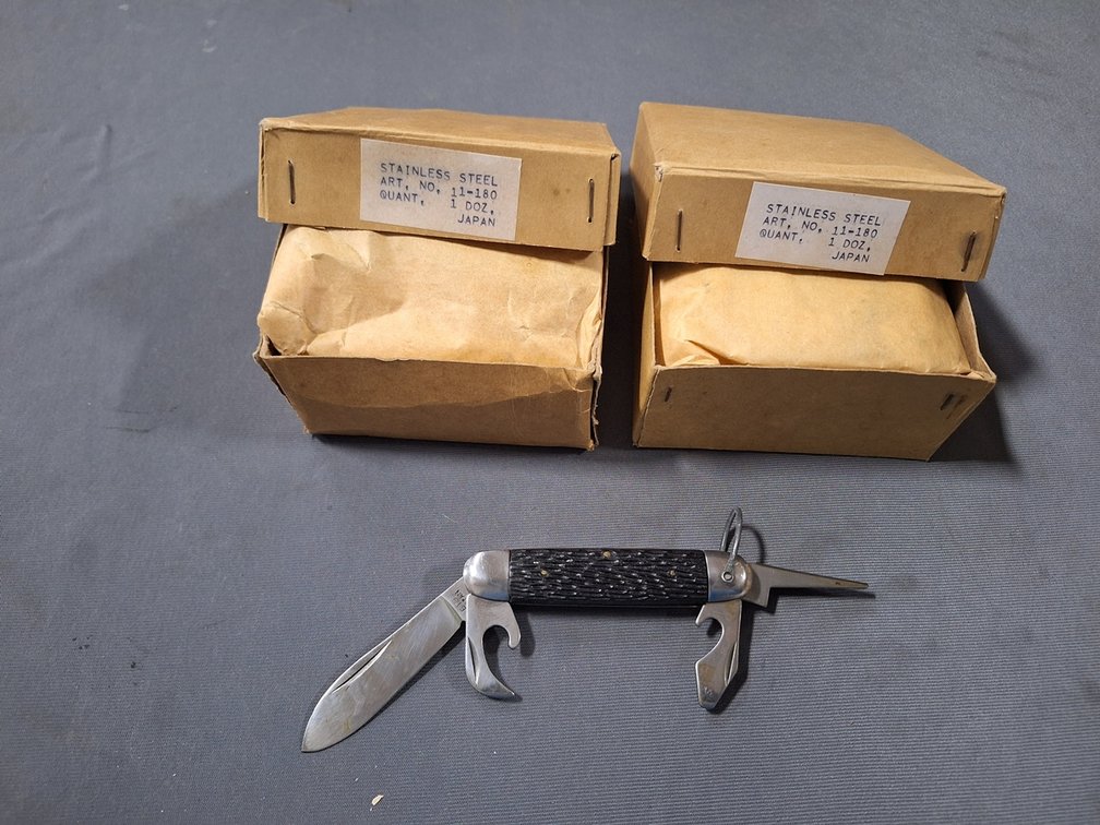 24 Pocket Knives
