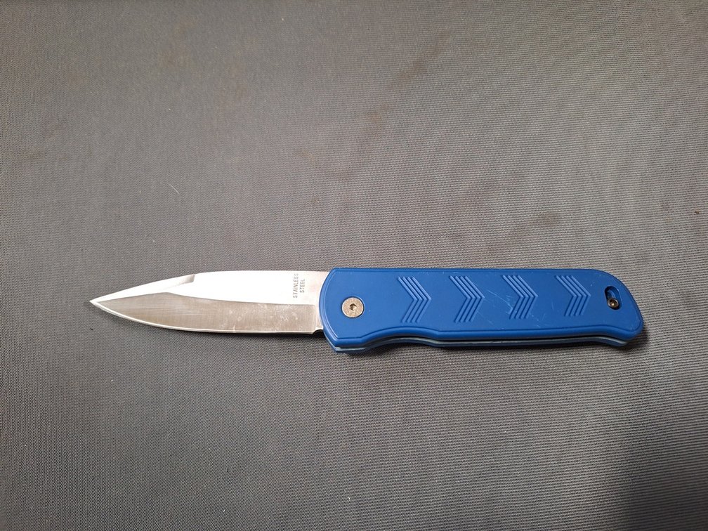 14 Folding Knives, 3.5" Blades