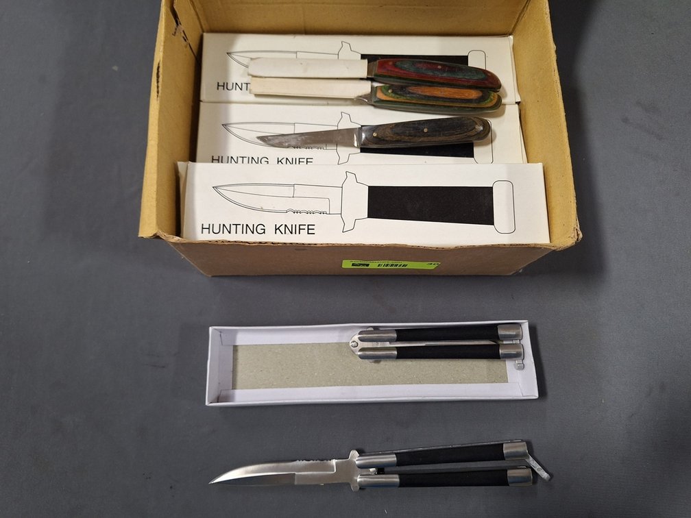 16 Knives, 3" Blades