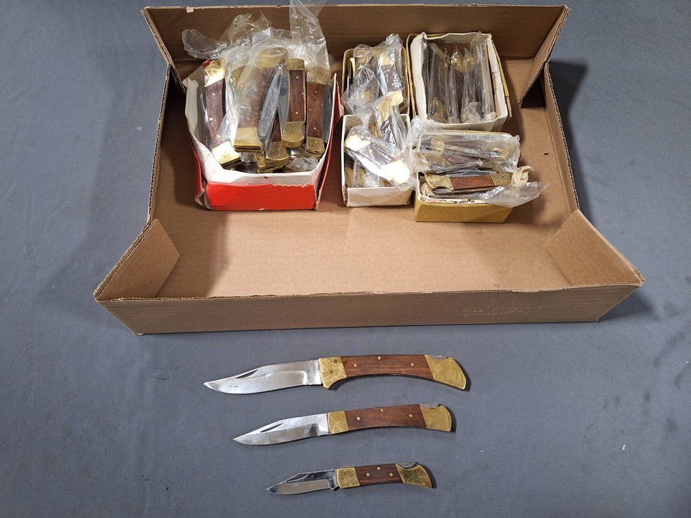 47 Folding Knives, 2" to 3.5" Blades