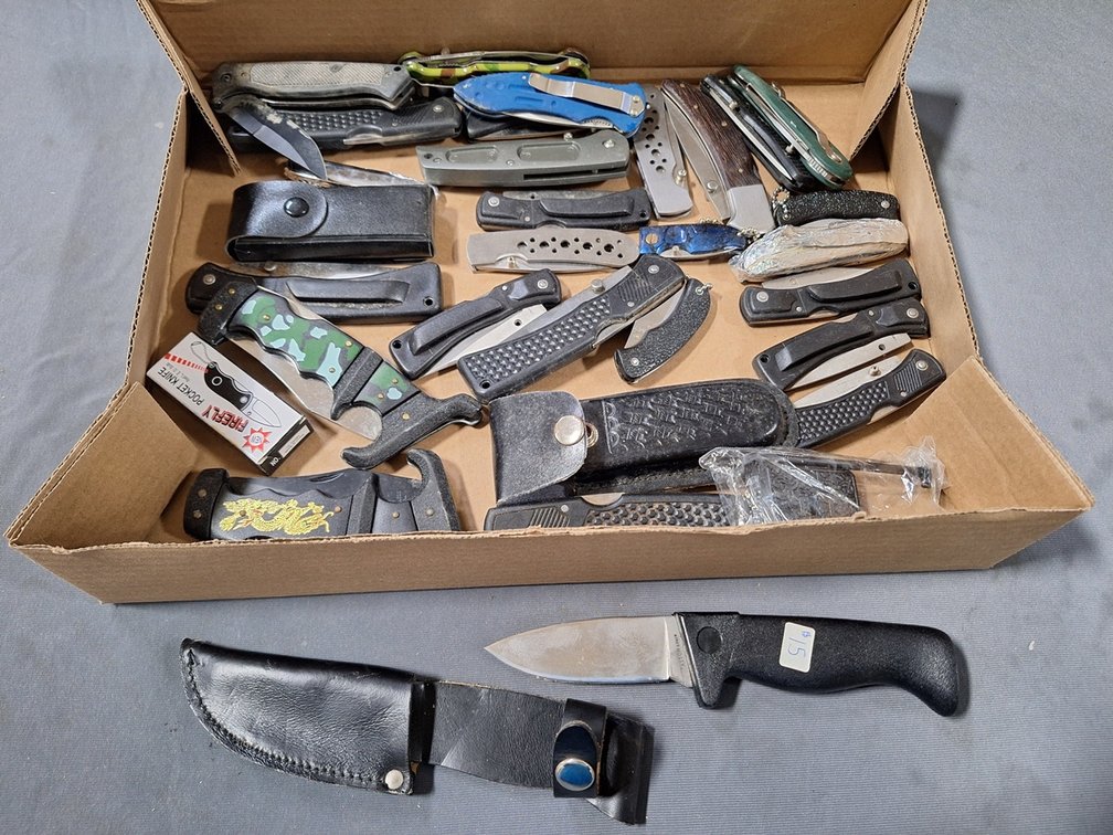 29 Assorted Knives, 1" to 3" Blades