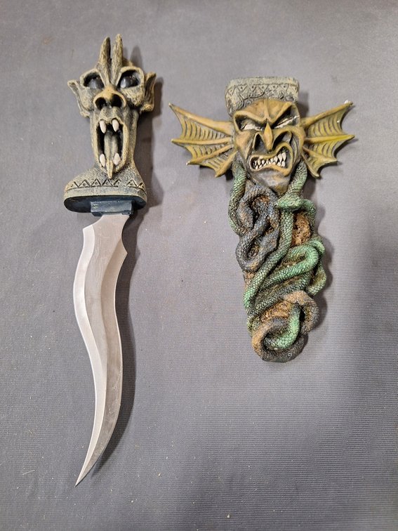 4 Decorative Knives, 6" Blades