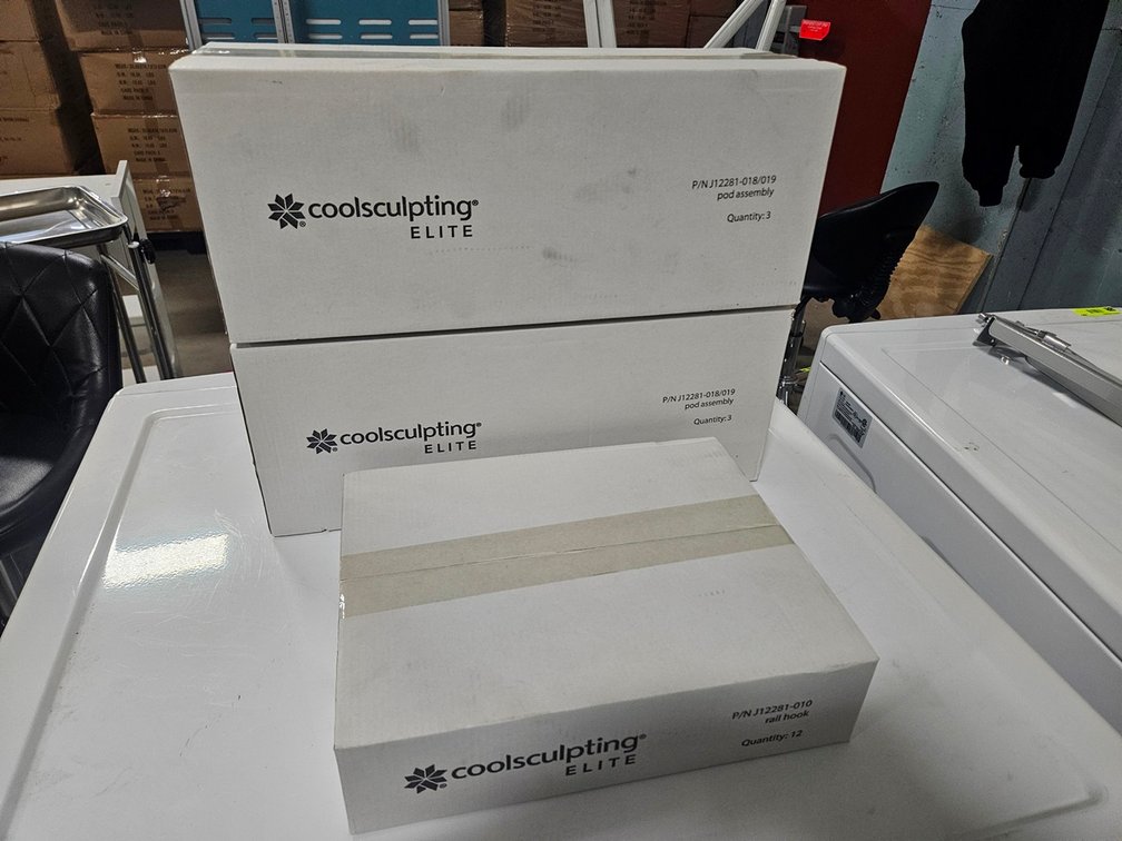 2 Coolsculpting Elite Pod Assembly 3 Pack (1 Missing) and Rail