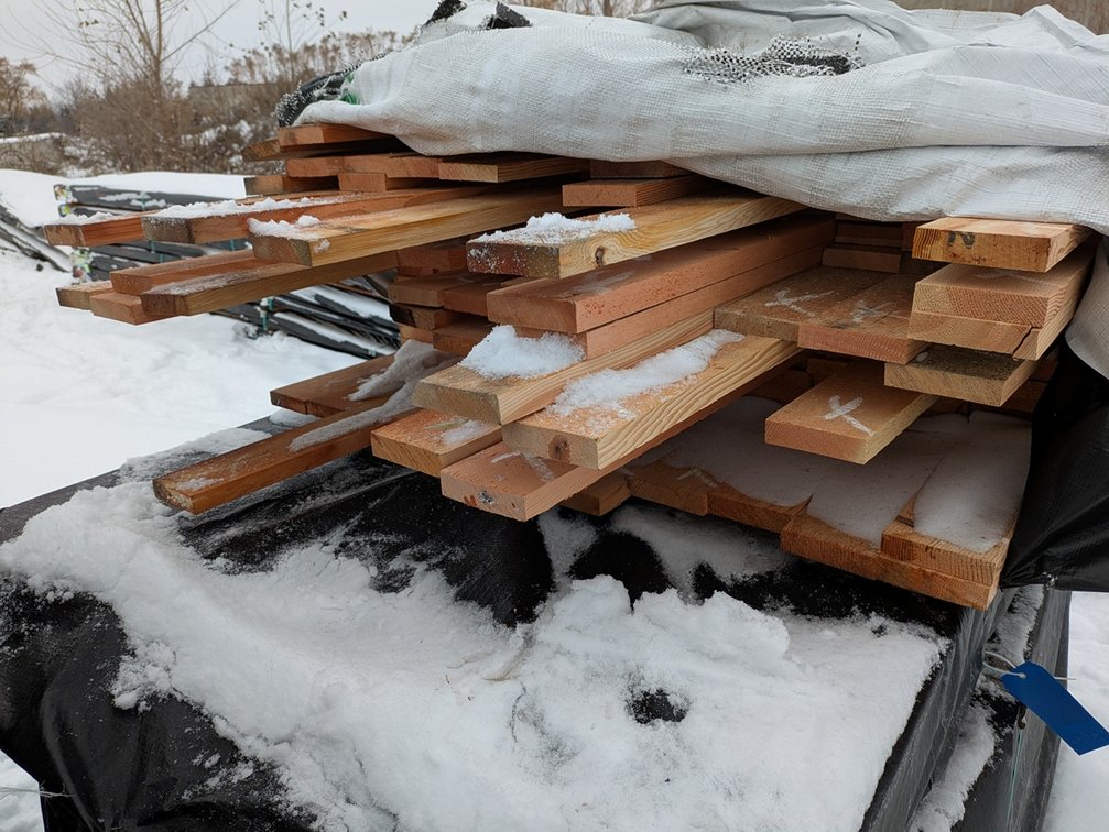 Douglas Fir 1"x4" Rough Full Sawn KD Outs, 637 Linear Feet, 3' to 5' Lengths