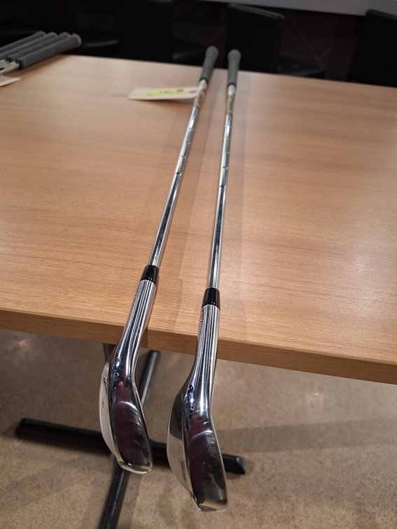 2 Mizuno T22 LH Wedges, 54 to 56 Degree