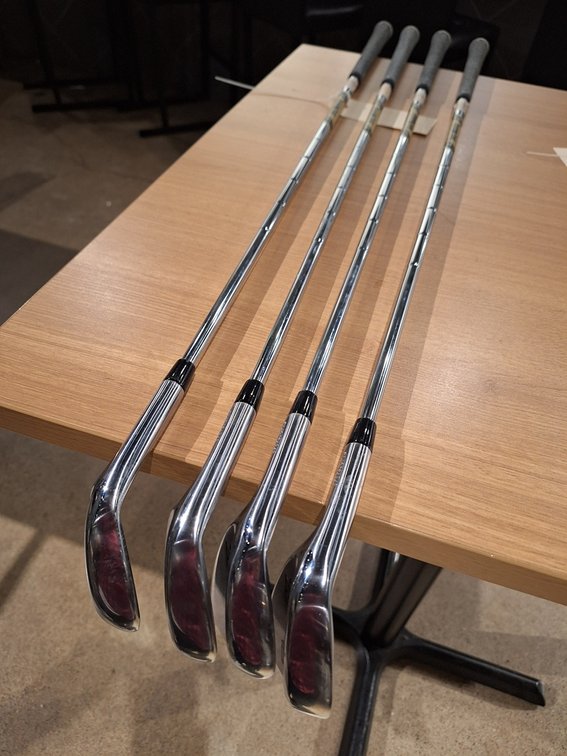 4 Mizuno T22 LH Wedges, 50 to 56 Degree