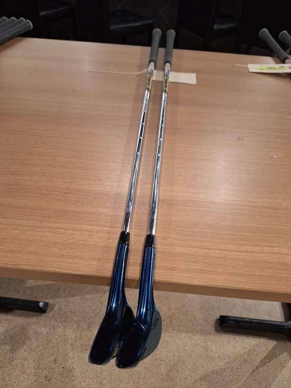 2 Mizuno T22 RH Wedges, 55 to 56 Degree