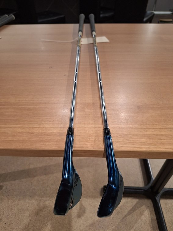 2 Mizuno T22 RH Wedges, 52 to 56 Degree