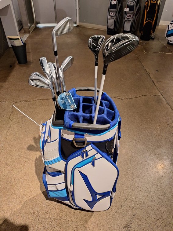 Golf Club Set, RH, 3 Wood, 4 Wood, 5-9 Irons, PW, Putter and Bag