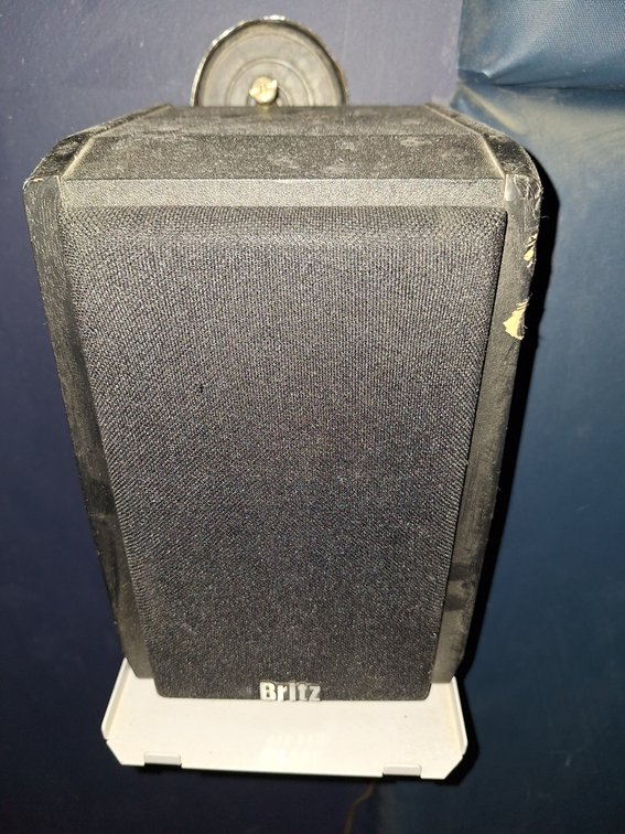 2 Britz Speakers with Wall Stand, 6"x7"x9"