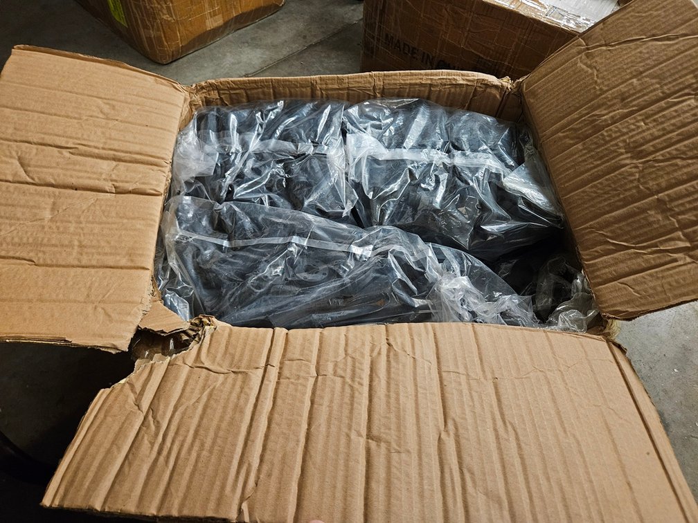 Case of Approx. 600 Rubber Ball Holders/Tees for Simulators